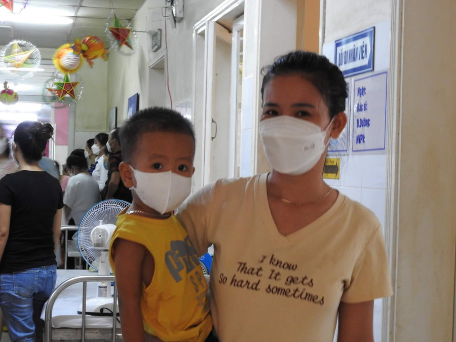 Các em nhỏ đang điều trị tại bệnh viện. Các em nhỏ đang điều trị tại bệnh viện.