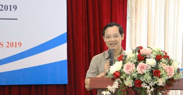 Ông Trương Anh Dũng, Phó Tổng Cục trưởng Tổng cục Giáo dục nghề nghiệp phát biểu tại Hội nghị tập huấn