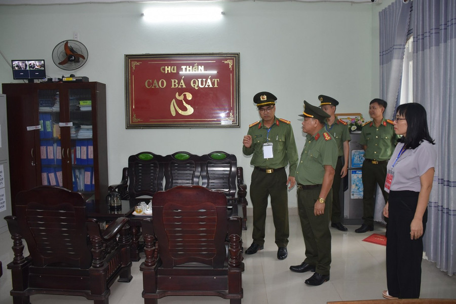 Công an tỉnh Quảng Nam liên tục kiểm tra công tác đảm bảo an ninh, an toàn trước, trong và sau kỳ thi. Công an tỉnh Quảng Nam liên tục kiểm tra công tác đảm bảo an ninh, an toàn trước, trong và sau kỳ thi.