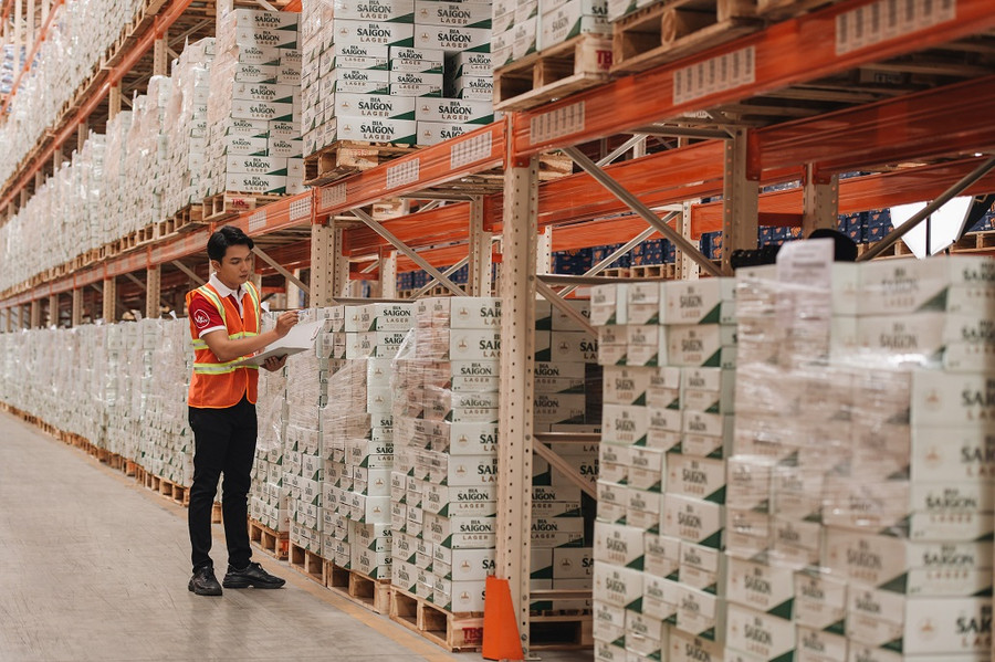 VinShop tăng nguồn hàng tại hệ thống kho trên cả nước để đáp ứng nhu cầu cho tạp hóa nhập hàng với số lượng lớn bán mùa Tết. VinShop tăng nguồn hàng tại hệ thống kho trên cả nước để đáp ứng nhu cầu cho tạp hóa nhập hàng với số lượng lớn bán mùa Tết.