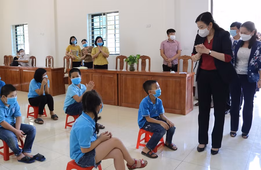 Đồng chí Bí thư Tỉnh ủy Thái Nguyên Nguyễn Thanh Hải thăm hỏi, động viên trẻ em thiệt thòi tại Trung tâm