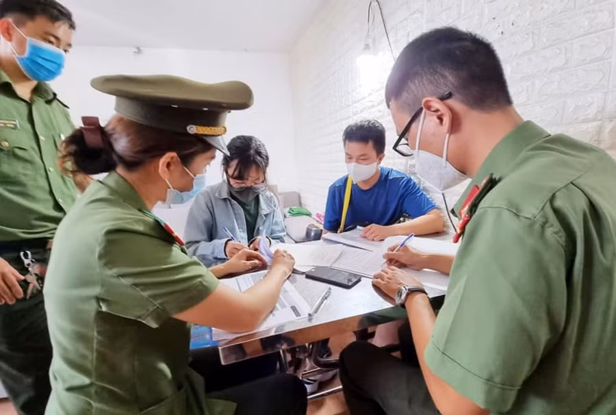 Cơ quan công thực hiện lệnh bắt giữ 2 đối tượng vào ngày 15/5.