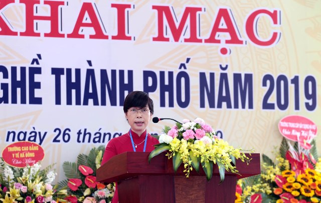 Bà Nguyễn Thanh Nhàn phát biểu tại lễ khai mạc Bà Nguyễn Thanh Nhàn phát biểu tại lễ khai mạc