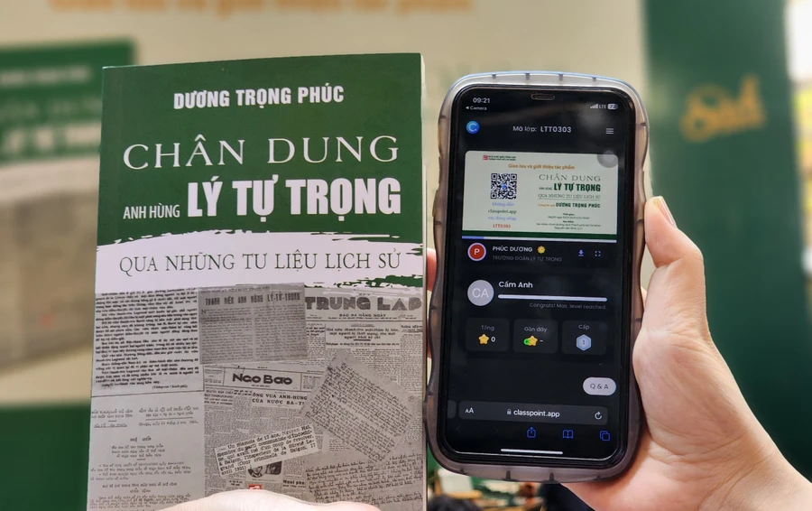 Công nghệ của Classpoint được tác giả sử dụng để trình bày và tương tác cùng độc giả. Ảnh: Cẩm Anh.