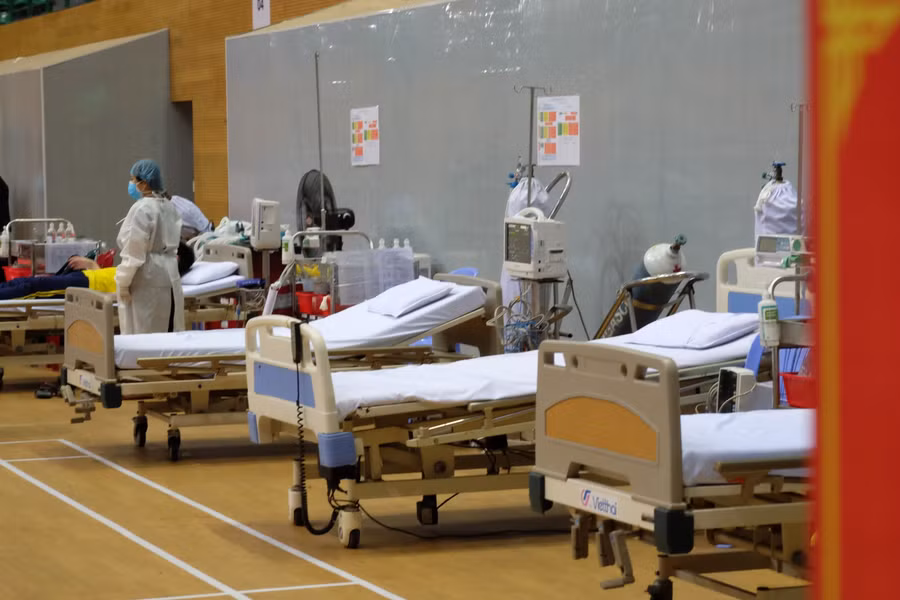 Ngoài ra, để đảm bảo an toàn cho học sinh sau khi tiêm, Sở Y tế TP Đà Nẵng đã chuẩn bị sẵn sàng nhân lực, trang thiết bị, thuốc… để xử trí các trường hợp tai biến nặng sau tiêm chủng.