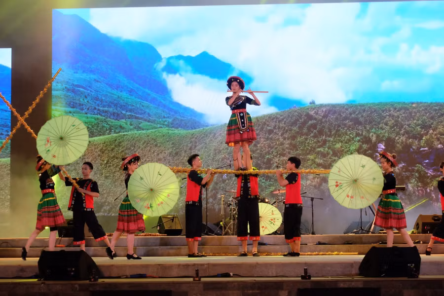 Những hoạt động văn hóa văn nghệ được trường tổ chức cho sinh viên.