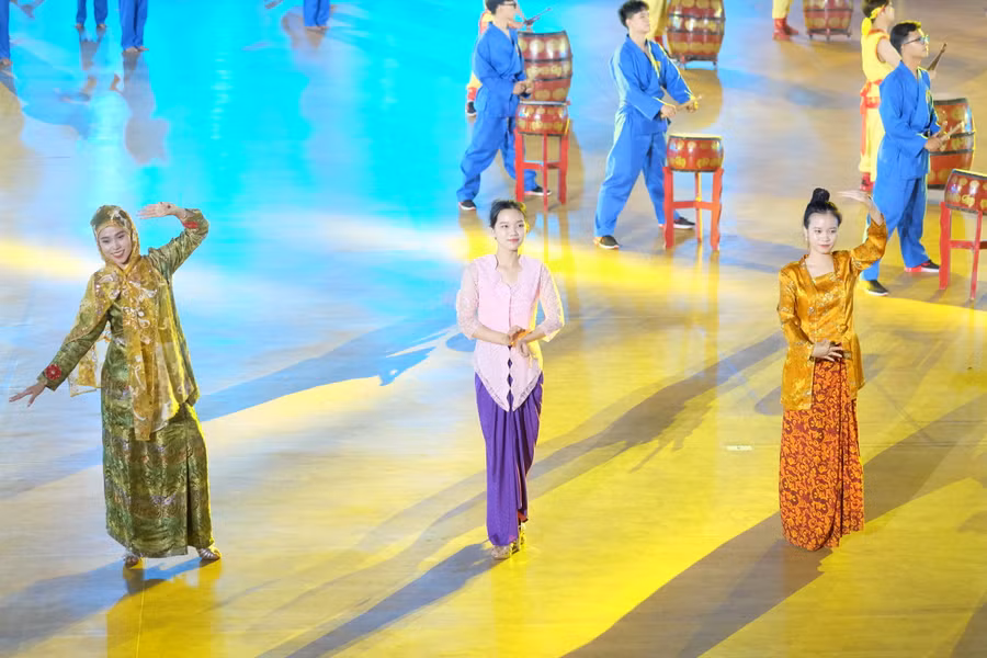 Các tiết mục biểu diễn trong đêm khai mạc.