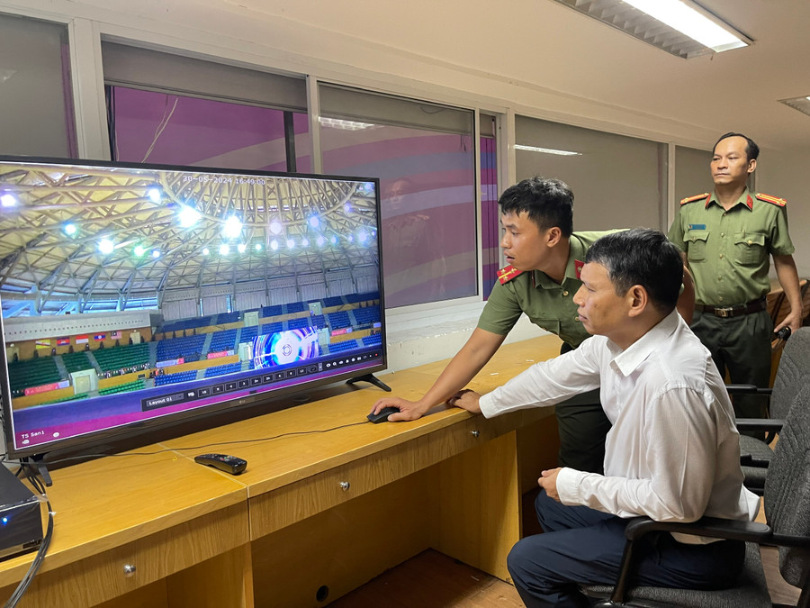 Kiểm tra công tác đảm bảo an ninh, an toàn tại Đại hội. Kiểm tra công tác đảm bảo an ninh, an toàn tại Đại hội.