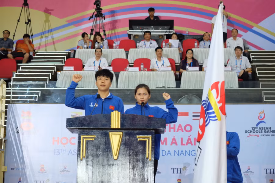 Các vận động viên tuyên thệ.