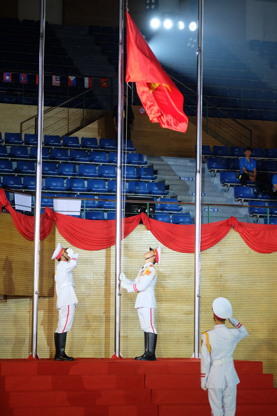 Nghi lễ chào cờ. Nghi lễ chào cờ.