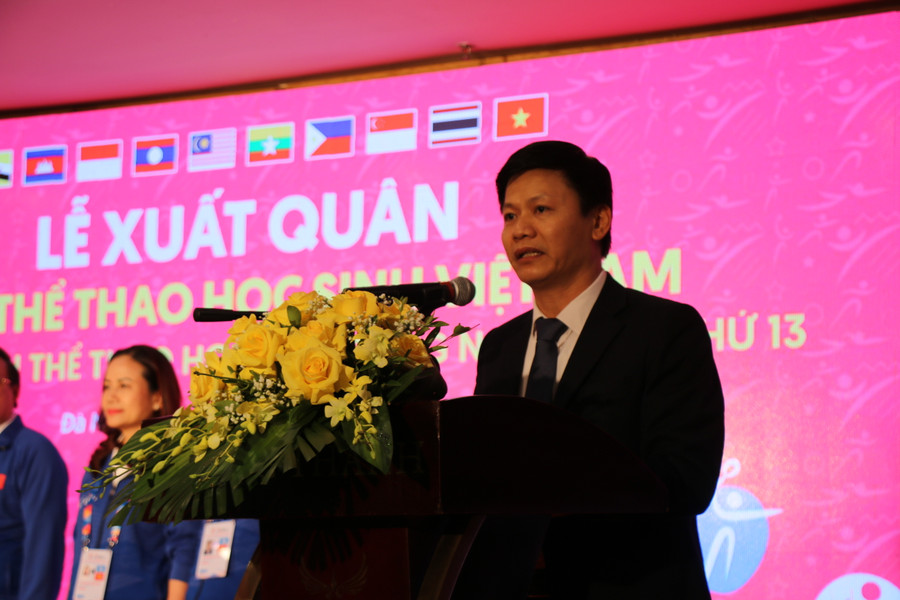 Ông Nguyễn Thanh Đề - Vụ trưởng Vụ Giáo dục Thể chất (Bộ GD&amp;ĐT) phát biểu giao nhiệm vụ cho Đoàn Thể thao học sinh Việt Nam.