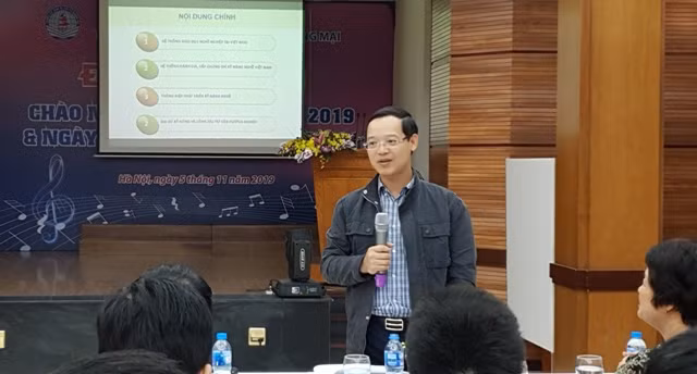 Ông Trương Anh Dũng chia sẻ về giáo dục nghề nghiệp tại buổi tập huấn