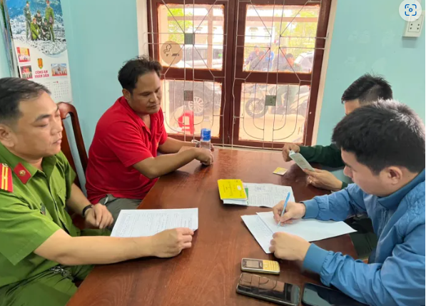 Đối tượng Khăm Lạ Cong Mạ Ni (Quốc tịch Lào) bị cơ quan chức năng bắt quả tang khi đang vận chuyển 13kg ma tuý để giao cho đối tượng tại địa bàn huyện Minh Hóa.