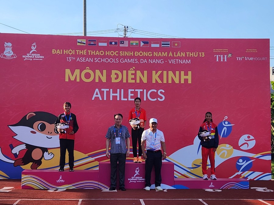 Vận động viên Lê Thị Tuyết Mai nhận Huy chương Vàng ở nội dung chạy 400m vượt rào. Vận động viên Lê Thị Tuyết Mai nhận Huy chương Vàng ở nội dung chạy 400m vượt rào.