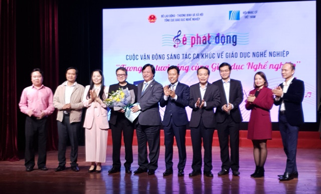 Ra mắt Ban tổ chức cuộc thi