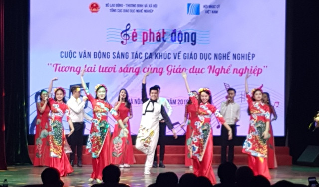 Tiết mục văn nghệ tại Lễ phát động