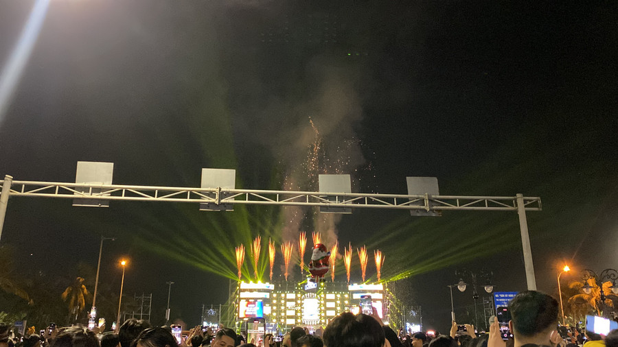 Thời khắc giao thừa. Thời khắc giao thừa.