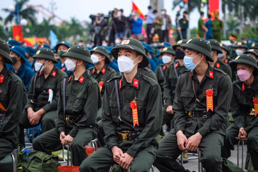 Trong đó, khối quân sự có 168 thanh niên và 49 thanh niên nhập ngũ công an.