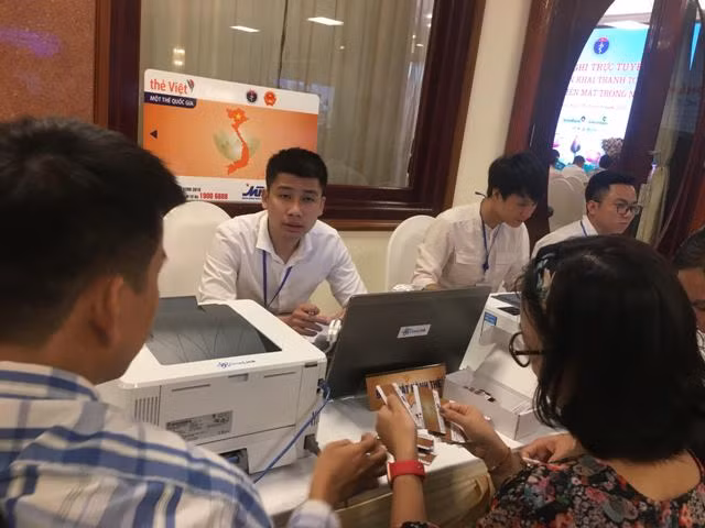 Làm Thẻ khám bệnh thông minh cho người dân