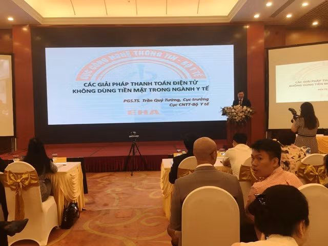 Thanh toán điện tử không dùng tiền mặt trong khám chữa bệnh còn nhiều bất cập