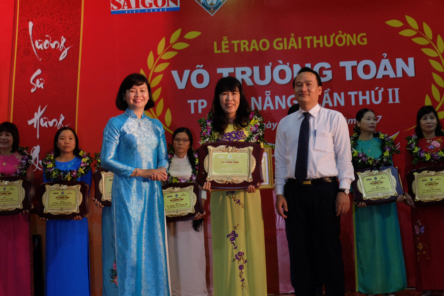 Cô Thủy nhận Giải thưởng Võ Trường Toản năm 2017. Cô Thủy nhận Giải thưởng Võ Trường Toản năm 2017.