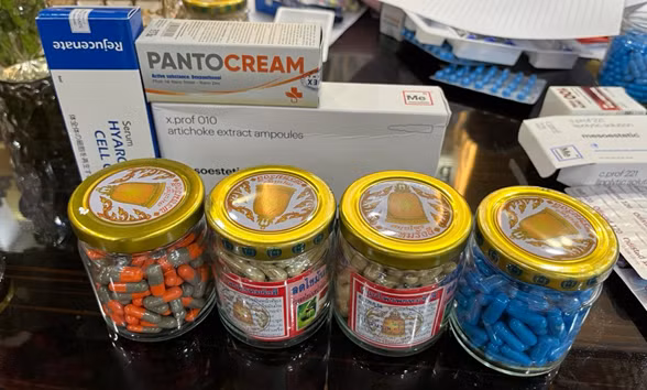 Các sản phẩm không nhãn mác, không rõ nguồn gốc xuất xứ được Thanh tra Sở Y tế phát hiện tại cơ sở. (Ảnh: Sở Y tế TPHCM)