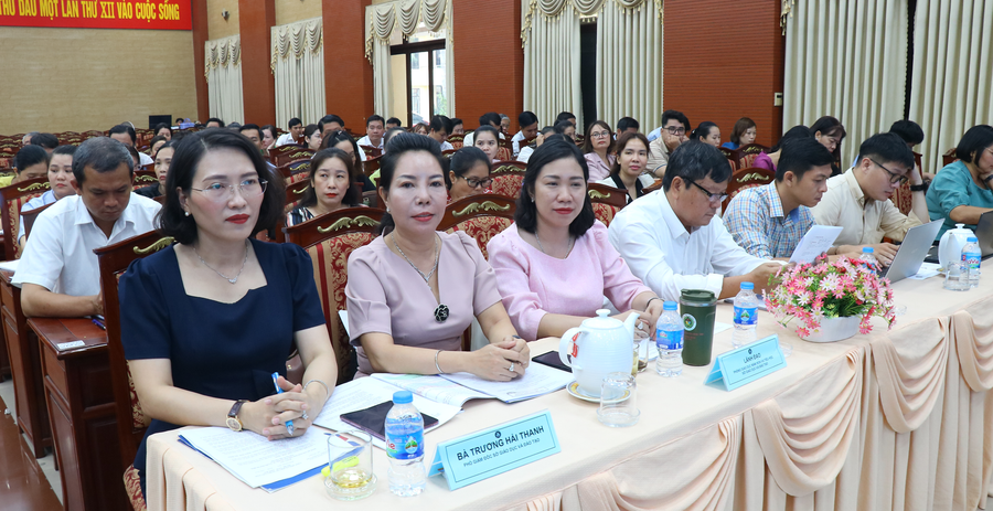 Các đại biểu tham dự hội nghị triển khai thí điểm học bạ số cấp Tiểu học năm học 2023-2024 ở Bình Dương. (Ảnh: Sở GD&ĐT Bình Dương) Các đại biểu tham dự hội nghị triển khai thí điểm học bạ số cấp Tiểu học năm học 2023-2024 ở Bình Dương. (Ảnh: Sở GD&ĐT Bình Dương)