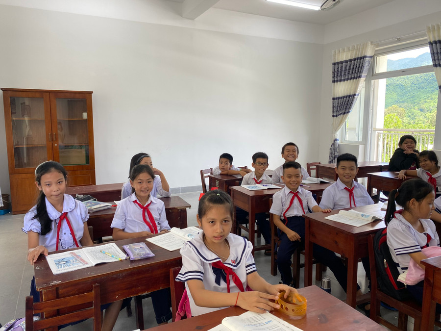 Niềm vui của các em học sinh Tiểu học Hòa Bắc khi được học trong ngôi trường mới. Ảnh: Hoàng Vinh. Niềm vui của các em học sinh Tiểu học Hòa Bắc khi được học trong ngôi trường mới. Ảnh: Hoàng Vinh.