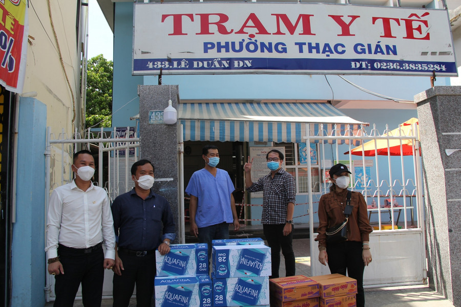 Trong thời gian đến, chương trình sẽ hỗ trợ thêm nhiều khẩu trang y tế cho các y bác sĩ làm việc tại trạm y tế phường Thạc Gián Trong thời gian đến, chương trình sẽ hỗ trợ thêm nhiều khẩu trang y tế cho các y bác sĩ làm việc tại trạm y tế phường Thạc Gián