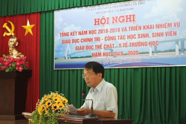 Ông Nguyễn Văn Hồng, Phó GĐ Sở GD&ĐT phát biểu.