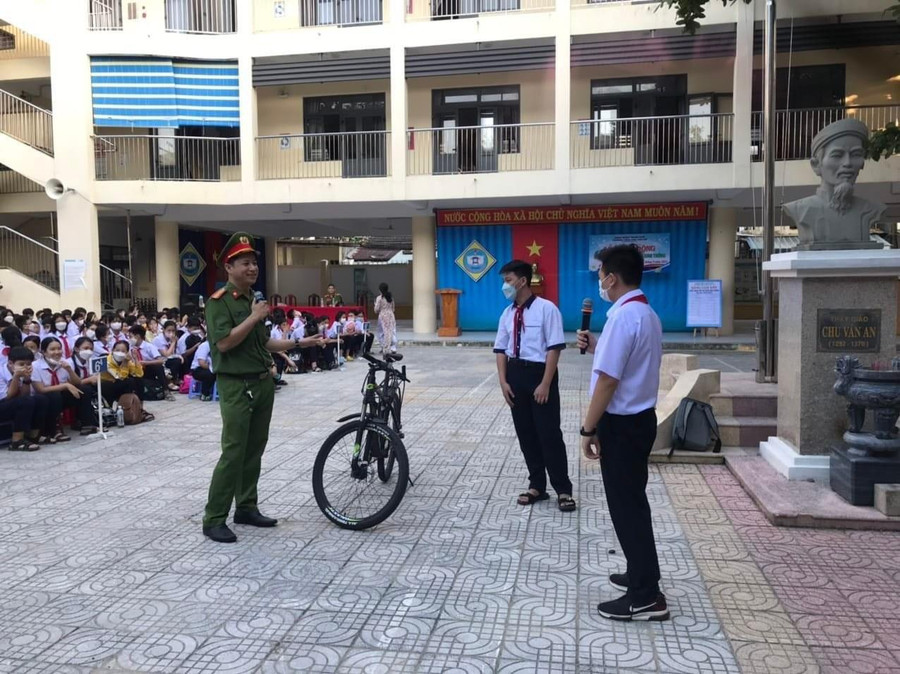Đa dạng các hình thức tuyên truyền phổ biến pháp luật đến các em học sinh. Ảnh: Công an. Đa dạng các hình thức tuyên truyền phổ biến pháp luật đến các em học sinh. Ảnh: Công an.