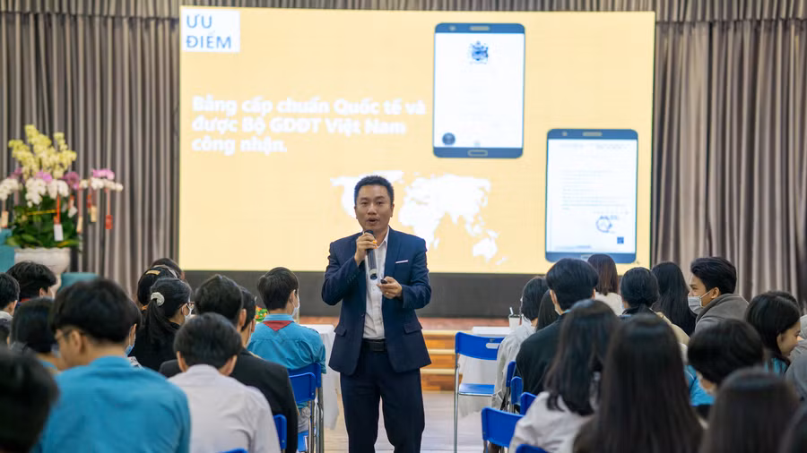 10 trường đại học và tổ chức giáo dục uy tín trong và ngoài nước mang đến cho phụ huynh, học sinh góc nhìn sâu hơn về giáo dục trước sự đổi mới của công nghệ. Ảnh: Hoàng Quyên.