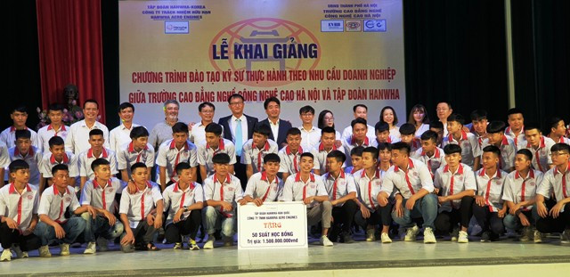 Các sinh viên của khóa đào tạo đầu tiên Các sinh viên của khóa đào tạo đầu tiên