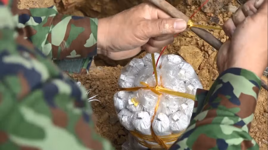 Đây là đợt ra quân rầm rộ có quy mô lớn nhất từ trước đến nay nhằm góp phần xử lý dứt điểm, ngăn chặn triệt để tình trạng khai thác khoáng sản trái phép vùng đầu nguồn, gây mất an ninh trật tự, tàn phá môi trường, đặc biệt là làm ảnh hưởng trực tiếp đến chất lượng nguồn nước trên dòng sông Cu Đê của TP Đà Nẵng.