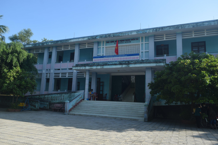 Trung tâm phục hồi chức năng, nuôi dạy trẻ khuyết tật, nhiễm chất độc da cam Hiền Ninh (huyện Quảng Ninh, Quảng Bình) là ngôi nhà chung của nhiều trẻ em khuyết tật. Trung tâm phục hồi chức năng, nuôi dạy trẻ khuyết tật, nhiễm chất độc da cam Hiền Ninh (huyện Quảng Ninh, Quảng Bình) là ngôi nhà chung của nhiều trẻ em khuyết tật.