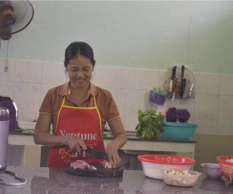 Bằng tình yêu thương vô điều kiện, không chỉ ông Chiến, phụ huynh các cháu, mà có nhiều người cũng đã tình nguyện và gắn bó hàng chục năm miệt mài vì sự phát triển của trẻ khuyết tật.