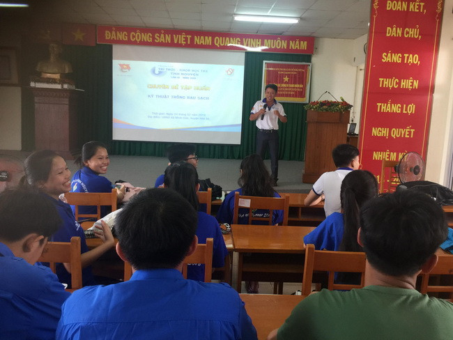 Tri thức trẻ hướng dẫn chuyên đề trồng rau sạch cho thanh niên ngoại thành -TPHCM