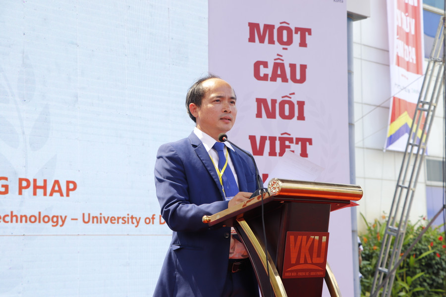PGS.TS Huỳnh Công Pháp - Hiệu trưởng Trường Đại học VKU phát biểu khai mạc.