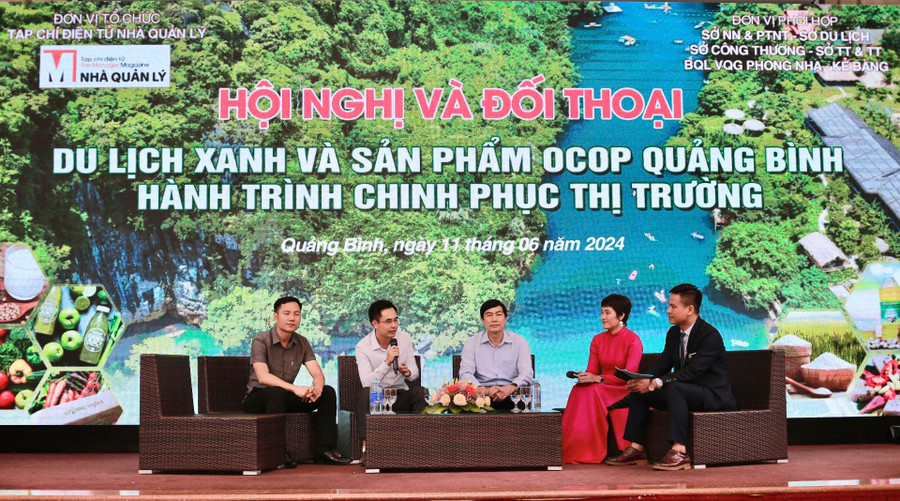 Lãnh đạo các sở ngành, đơn vị, doanh nghiệp tham gia đối thoại. Lãnh đạo các sở ngành, đơn vị, doanh nghiệp tham gia đối thoại.