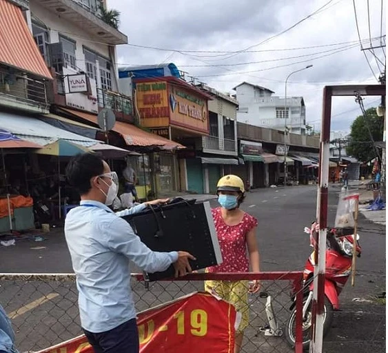 Công đoàn Trường ĐH Khoa học tự nhiên TPHCM vận động chương trình "Máy tính cũ, tri thức mới" cho con em cán bộ nhân viên của trường có thiết bị học tập trong mùa dịch. (Ảnh: NTCC)