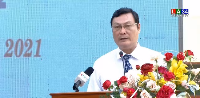 Ông Nguyễn Thanh Tiệp- Giám đốc Sở GD&amp;ĐT Long An phát biểu tại Lễ khai giảng năm học 2021-2022- (Ảnh: Đài PT-TH Long An)
