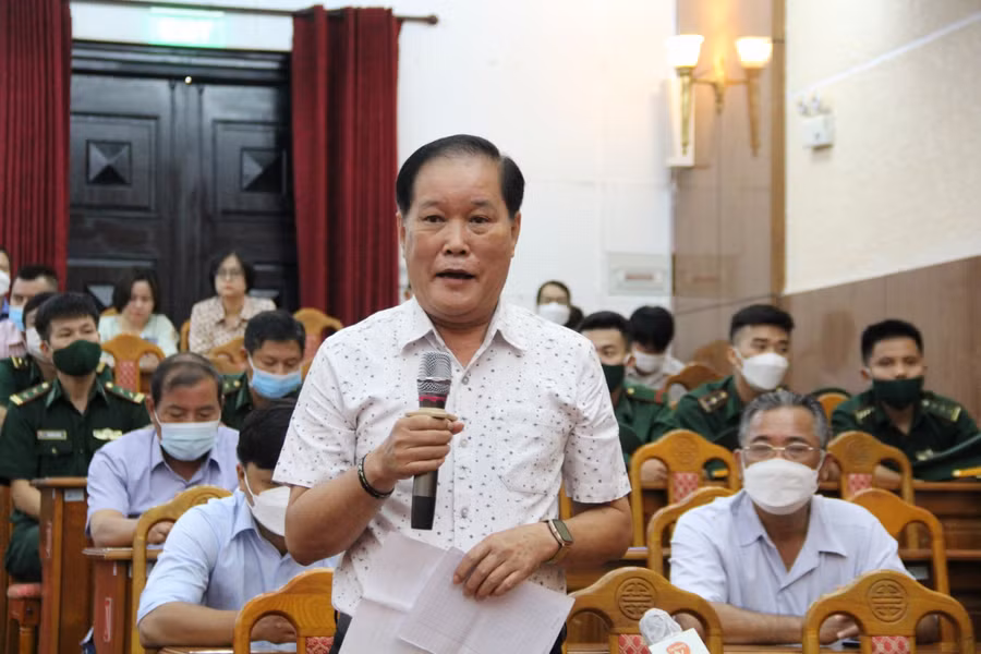 Cử tri nêu ý kiến tại buổi tiếp xúc cử tri với Đoàn ĐBQH đơn vị TP Đà Nẵng.