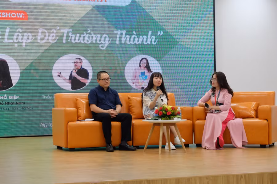 Talk show “Tự lập để trưởng thành”.