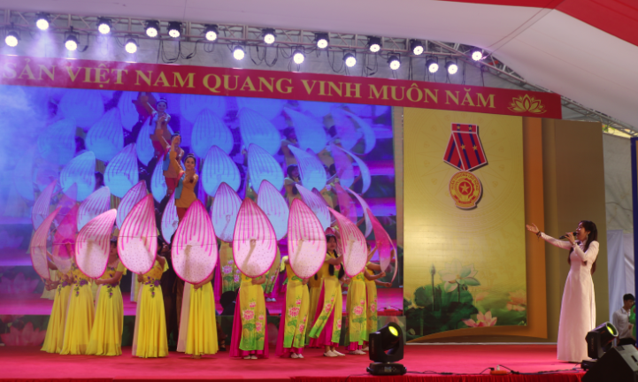 Những tiết mục văn nghệ được đầu tư công phu.