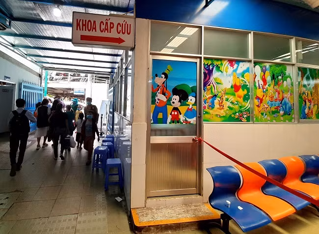 Học sinh bị đuối nước được đưa đến cấp cứu tại BV Nhi Đồng 1 TPHCM trong tình trạng nguy kịch, gia đình đã xin về nhà.