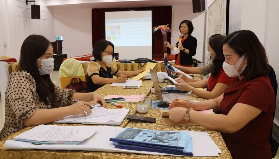 Cán bộ, giáo viên các cơ sở giáo dục Thái Nguyên tham gia tập huấn, bồi dưỡng về chương trình giáo dục phổ thông mới.