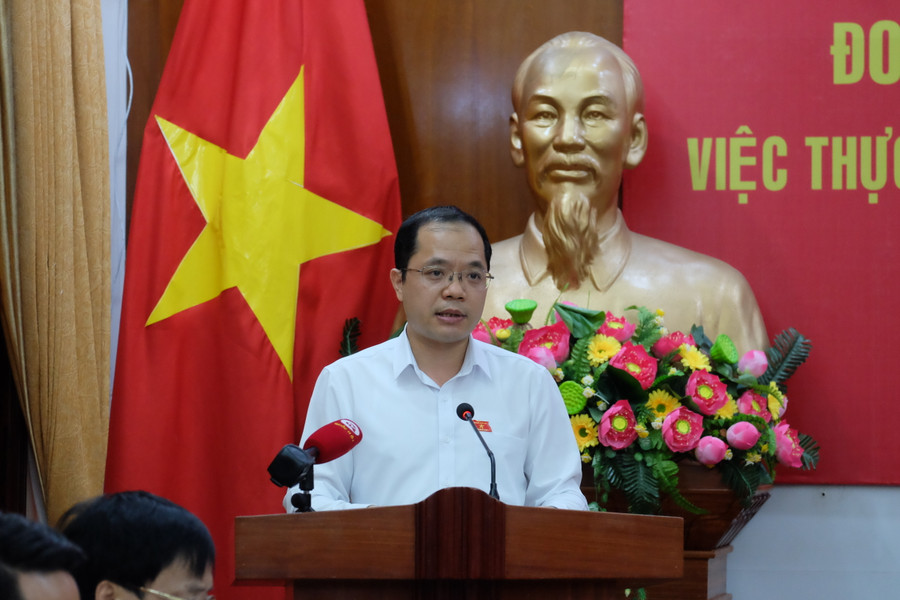 Ông Đinh Công Sỹ - Phó Chủ nhiệm Ủy ban Văn hóa, Giáo dục Quốc hội nêu báo cáo giám sát tại tỉnh Bình Định. Ảnh: Hoàng Vinh. Ông Đinh Công Sỹ - Phó Chủ nhiệm Ủy ban Văn hóa, Giáo dục Quốc hội nêu báo cáo giám sát tại tỉnh Bình Định. Ảnh: Hoàng Vinh.