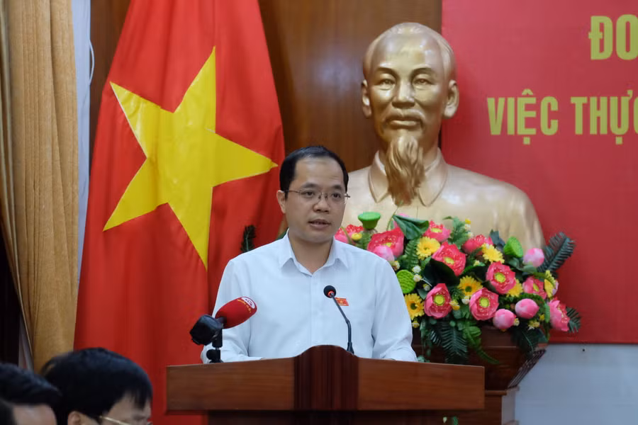 Ông Đinh Công Sỹ - Phó Chủ nhiệm Ủy ban Văn hóa, Giáo dục Quốc hội nêu báo cáo giám sát tại tỉnh Bình Định. Ảnh: Hoàng Vinh. Ông Đinh Công Sỹ - Phó Chủ nhiệm Ủy ban Văn hóa, Giáo dục Quốc hội nêu báo cáo giám sát tại tỉnh Bình Định. Ảnh: Hoàng Vinh.