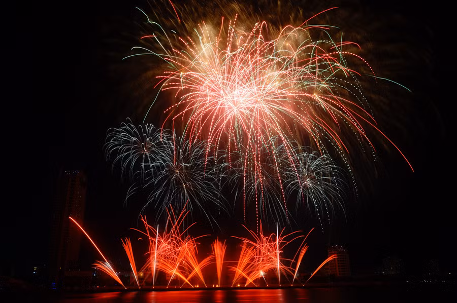 Màn trình diễn của đội Martarello Group được lấy cảm hứng từ Triển lãm nghệ thuật “Gli Equilibri Fluidi” (Cân bằng chất lỏng) của nghệ sĩ người Italia Josè Angelino. Ảnh: Hoàng Vinh.