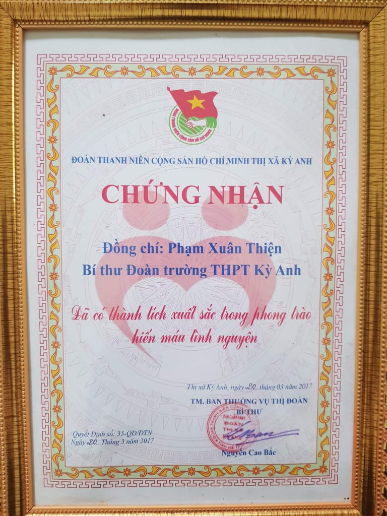 Thầy Phạm Xuân Thiện được Đoàn thanh niên thị xã Kỳ Anh (Hà Tĩnh) tri ân vì thành tích xuất sắc trong phong trào hiến máu nhân đạo. Thầy Phạm Xuân Thiện được Đoàn thanh niên thị xã Kỳ Anh (Hà Tĩnh) tri ân vì thành tích xuất sắc trong phong trào hiến máu nhân đạo.